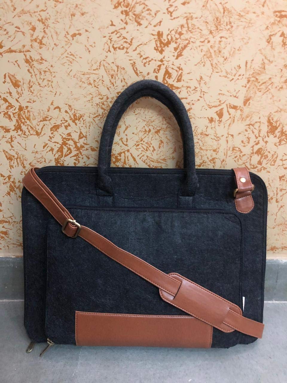 OON Laptop Bag 15 Inch Smart Black Felt External Size 16.1 inch